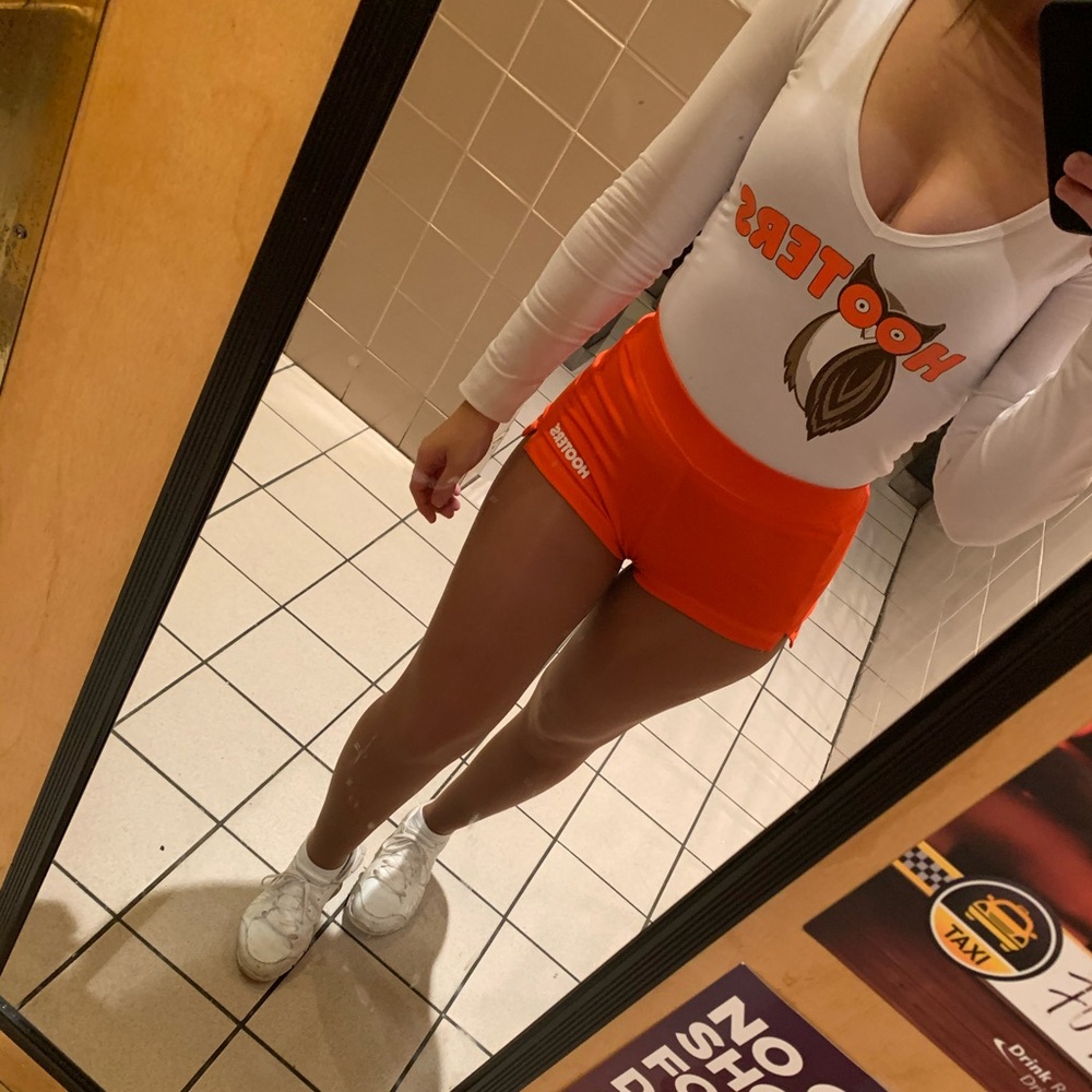 Long sleeve Hooter’s girl tee